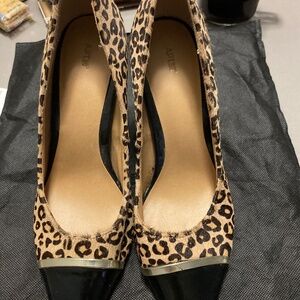 Size 8 leopard print heels in very good condition